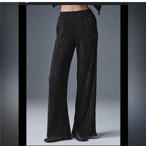 ALO High-Waist Micro Plisse Straight Leg Pant Black /S.sold out.Retail $168